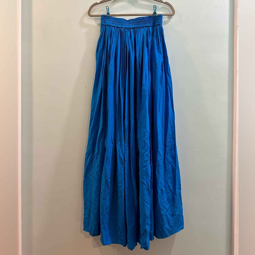 The most gorgeous blue 100% silk skirt. It’s so full and has lots of volume